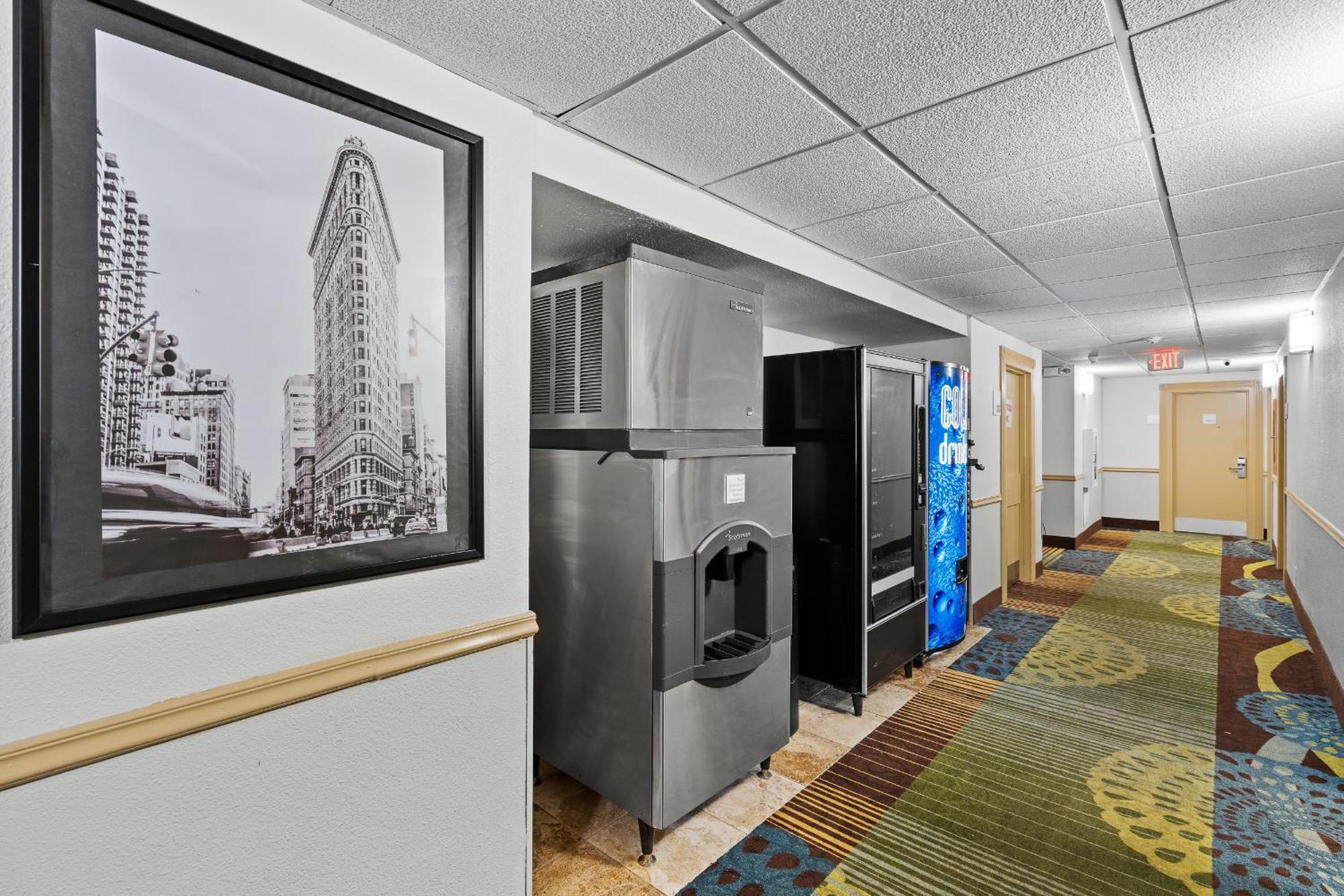 Hotel Executive - Lee Fort Lee